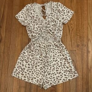 Le Lis Animal Print Romper sz small